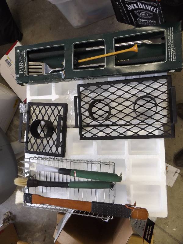 lot 497 image: Barbecue Tools and Implements