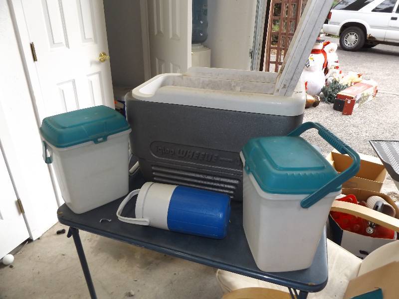 lot 486 image: Rolling Cooler, Plastic Storage