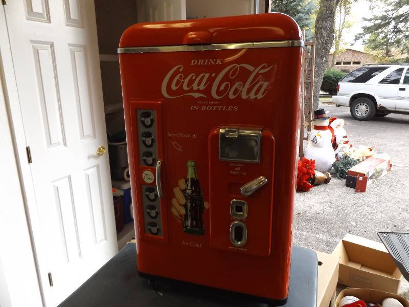 lot 487 image: Coca Cola Server