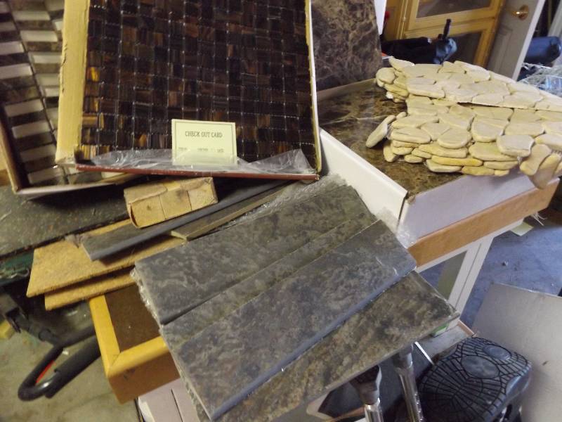 lot 467 image: Ceramic Tile and Glass