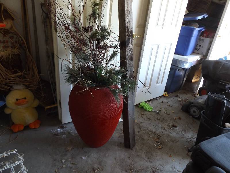 lot 449 image: Post, Vase with Christmas Flowers
