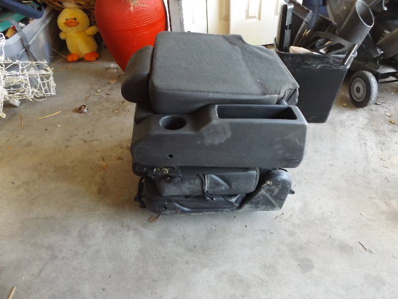 lot 450 image: Removable Car Seats