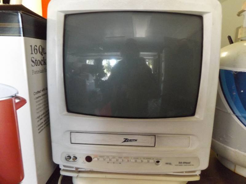 lot 456 image: Zenith Television with VCR