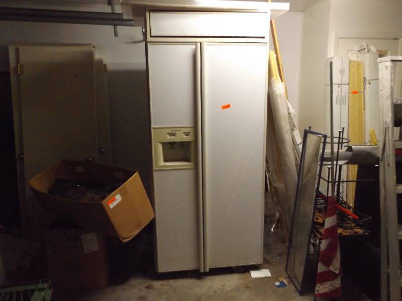 lot 432 image: Kitchenaid Side x Side RefridgeratorFreezer