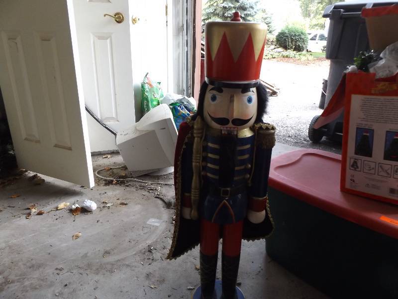 lot 309 image: Tall Nutcracker