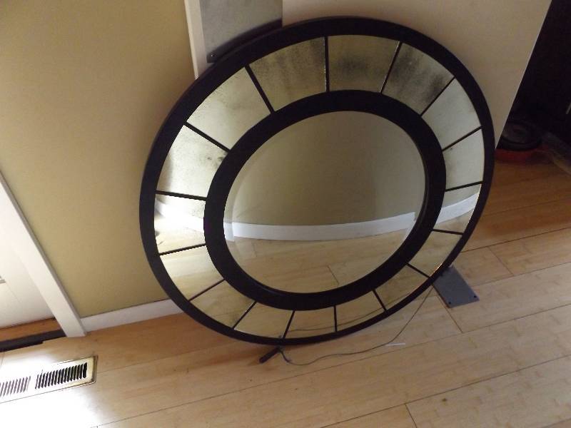 lot 101 image: Circular mirror 36 round