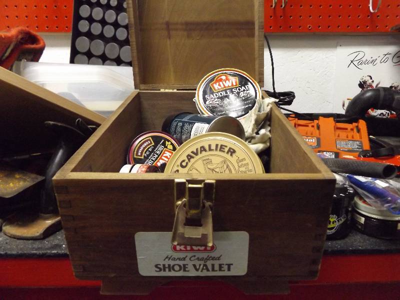 lot 234 image: Shoeshine Kit