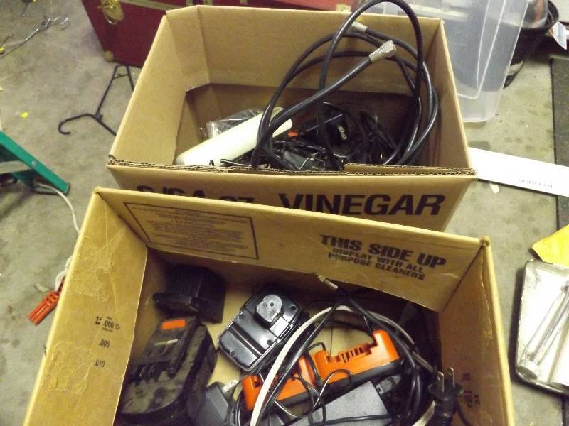 lot 271 image: Batterys, Battery Charger and Cords