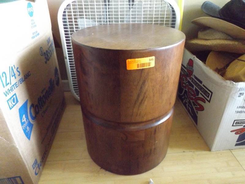 lot 545 image: Plant Stand, Box Fan, Light Bulb Changer