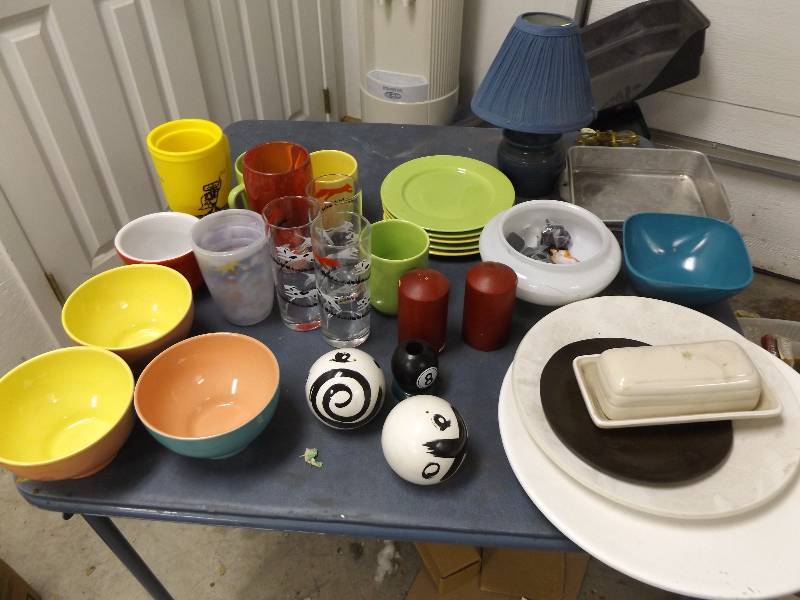 lot 527 image: Lamp, S&P, Bowls, Dishes, Platters