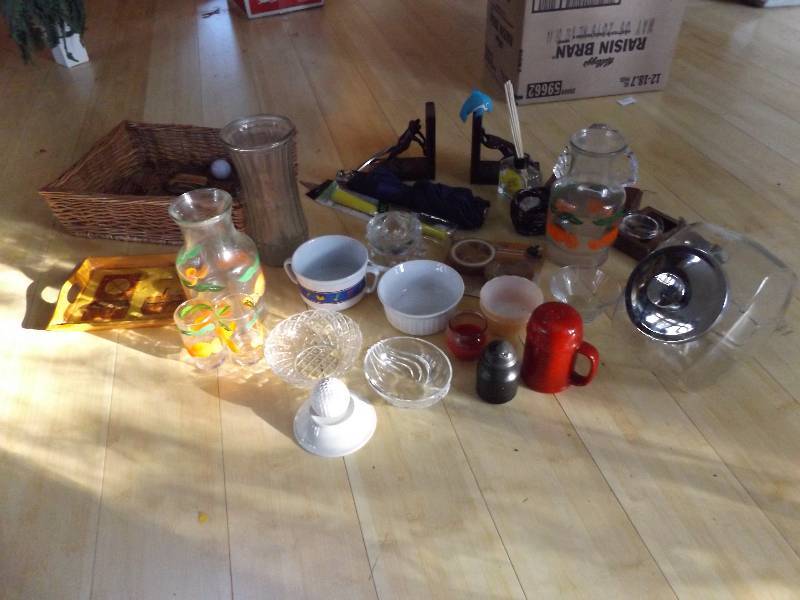 lot 50 image: Orange Juice Decanters, Kitchen Potpourri