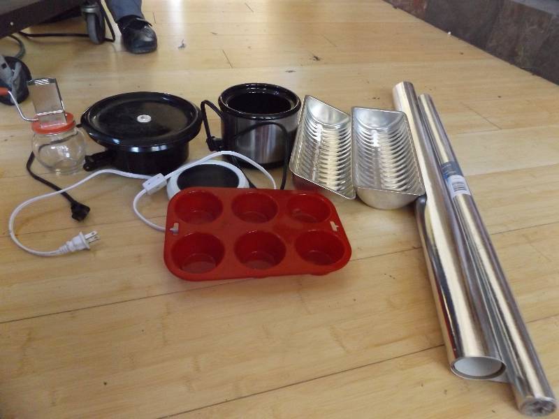 lot 423 image: Muffin Tin, Coffee Warmer, Small Crockpot (no lid), Nutgrinder