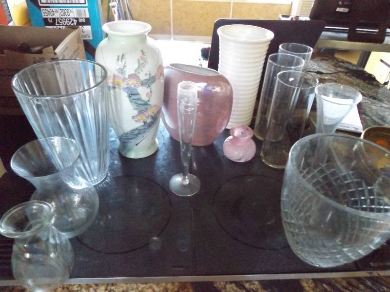 lot 127 image: Vases