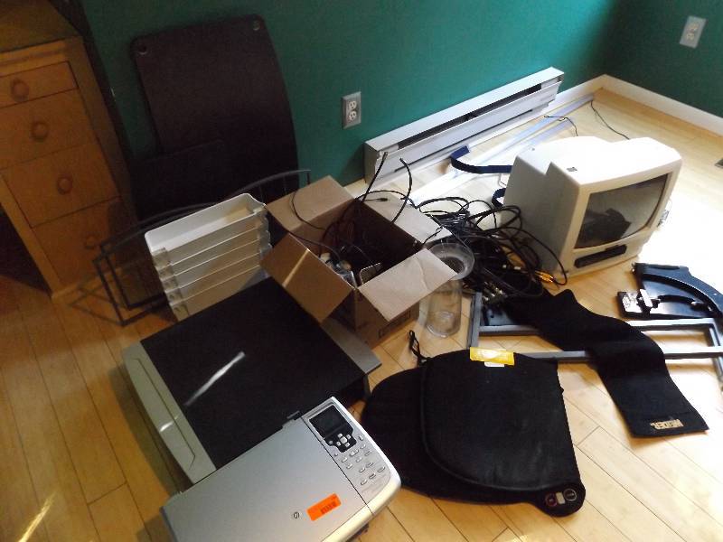 lot 190 image: HP Printer with Stand, Variety of Computer Items, Sorting Trays