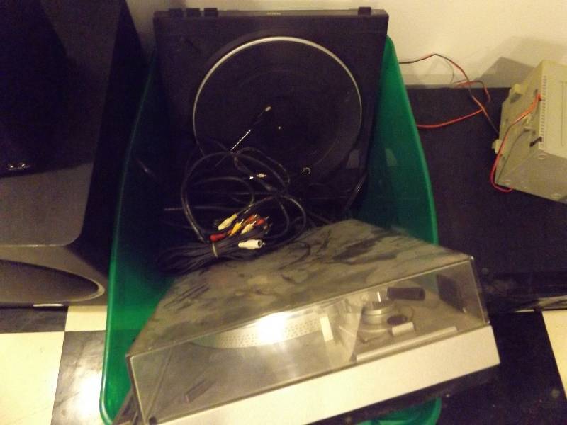 lot 361 image: 2 Turntables, Vinyl 45s, Fisher 24 Disc CD Changer
