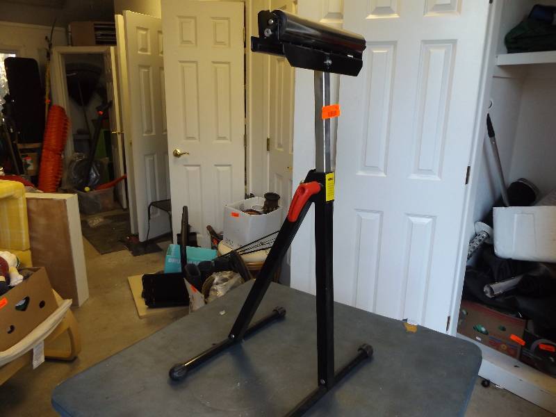 lot 173 image: Adjustable Roller Support