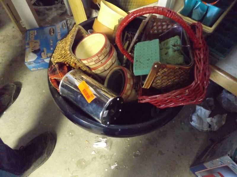 lot 337 image: Flower Pots