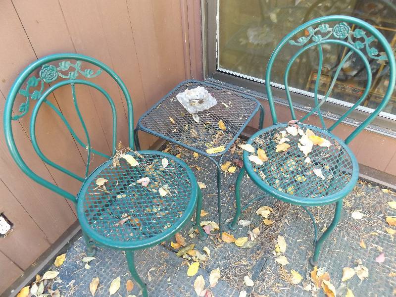lot 189 image: 2 Chairs, Table, Ashtray