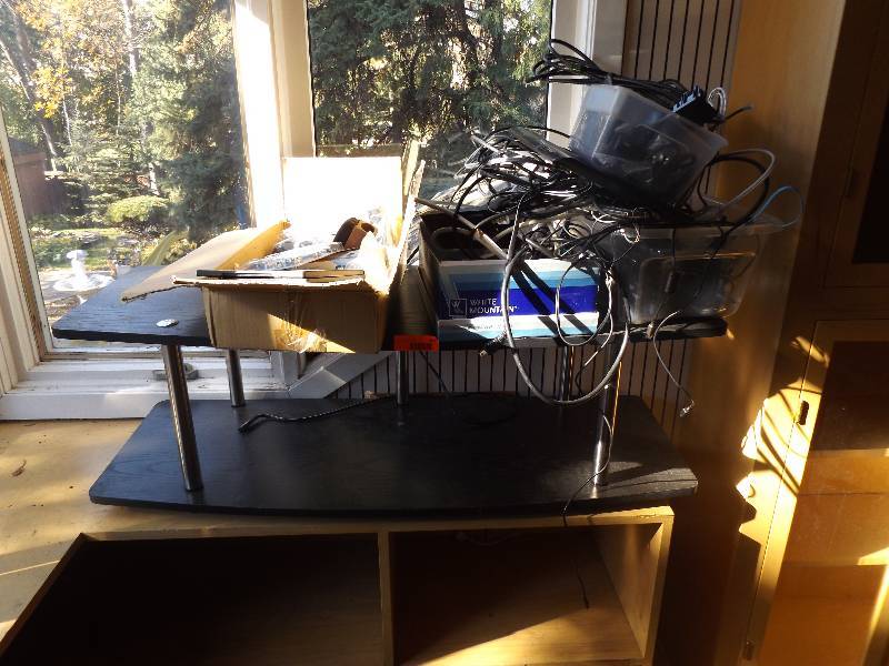 lot 205 image: Electronics, tv Stand