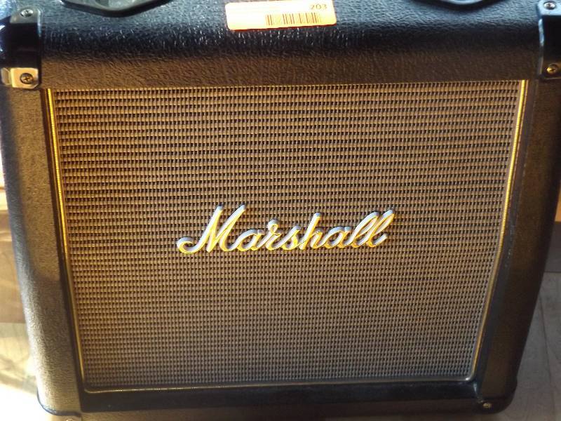 lot 203 image: Marshall speaker