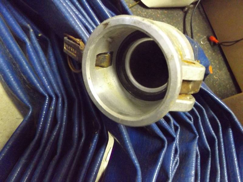 lot 261 image: Blue Drain Hose, Mats