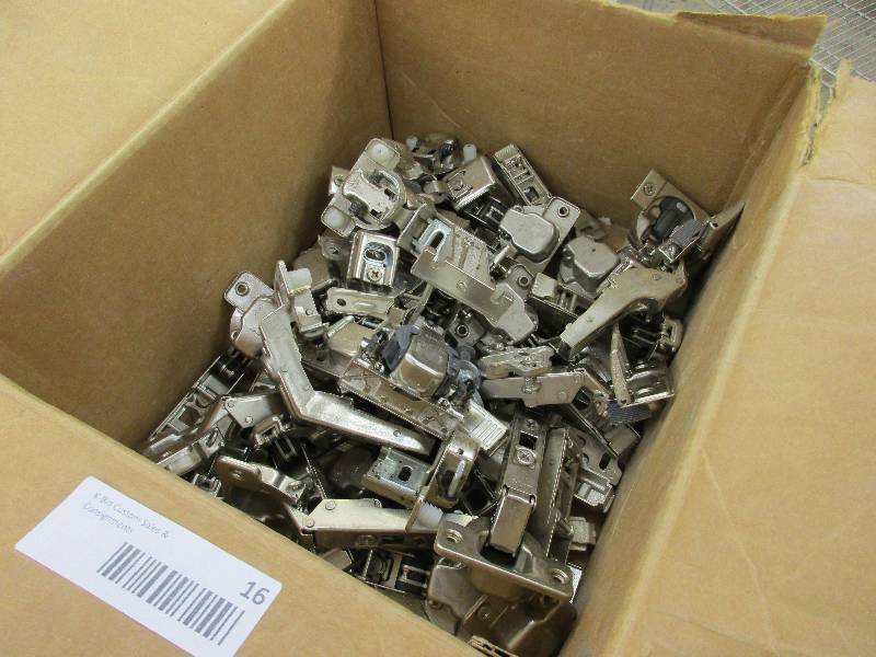 Cabinet Hinges