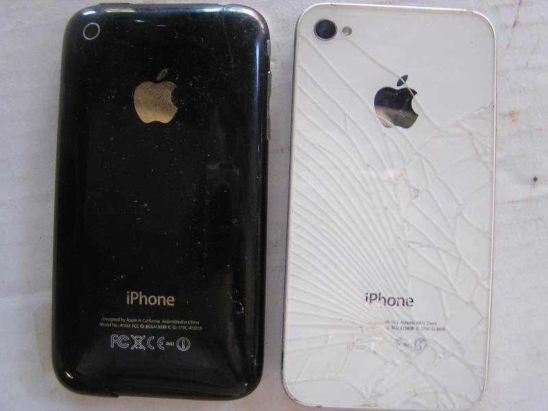 lot 163-COPY image: 2 broken iphones