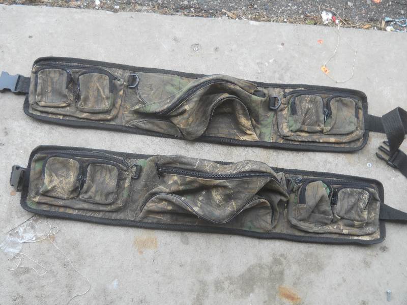 lot 8 image: set of 2 camo fanny packs