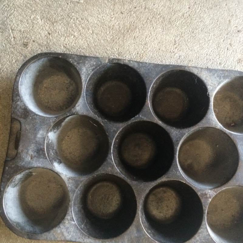 lot 51 image: cast iron muffin pan