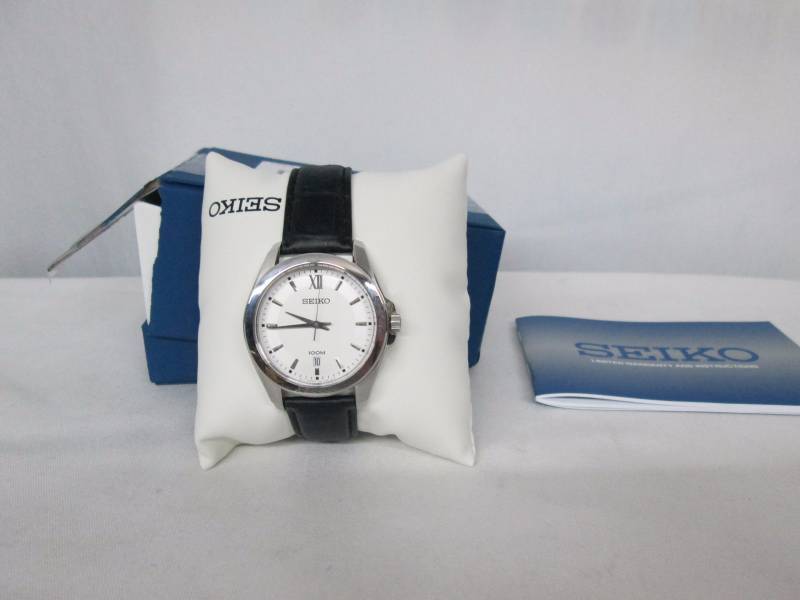 Seiko Mens Silvertone Black Leather Classic Watch