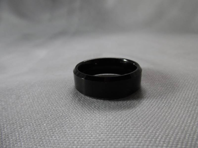 8mm Black Beveled Tungsten Carbide Ban