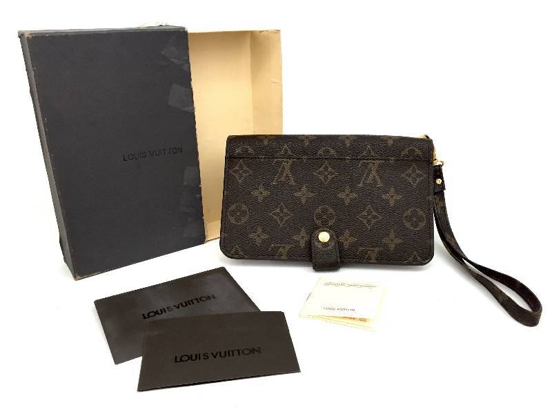 lot 33 image: Vintage hand bag with box and papers
