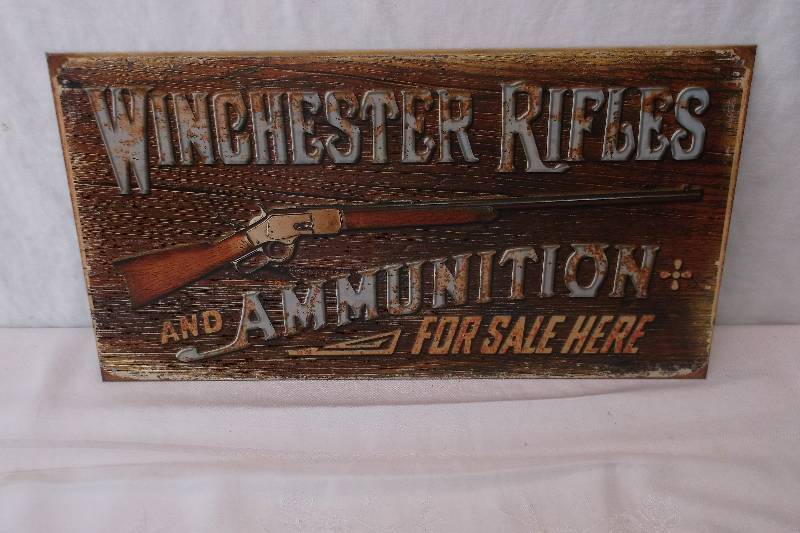 lot 11 image: Collectible