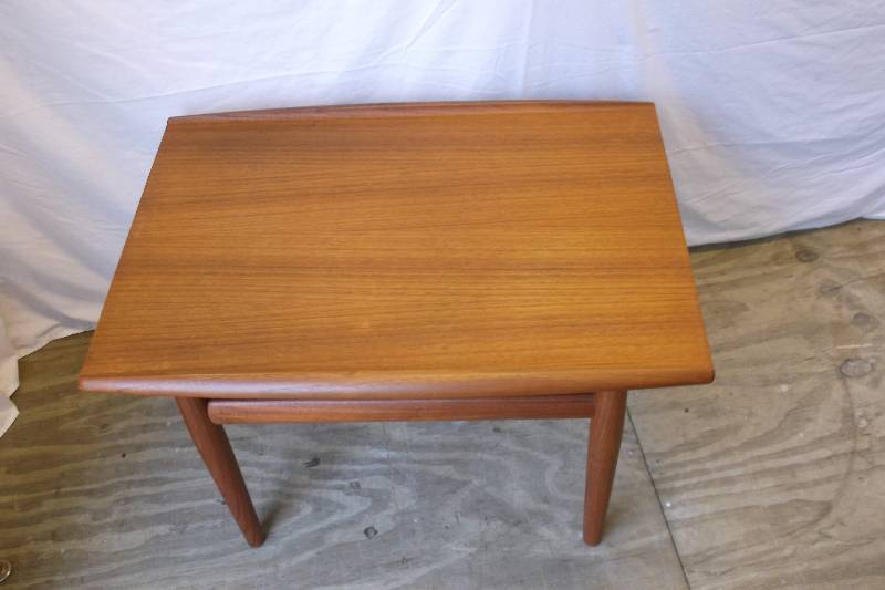 lot 28 image: Vintage