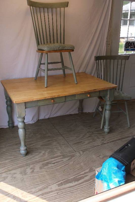 lot 34 image: Dinning Table