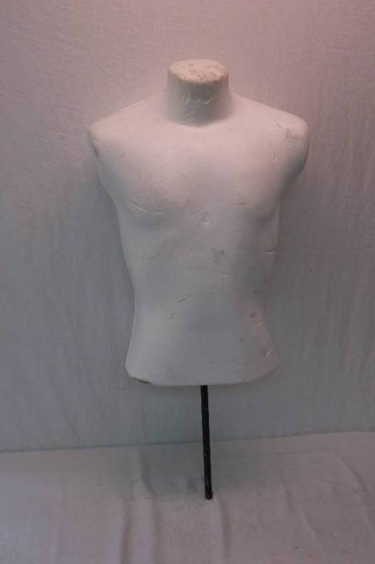 lot 48 image: Mannequin