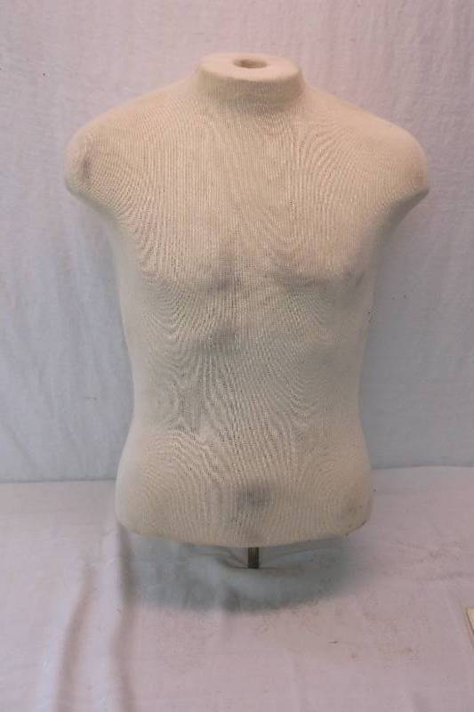 lot 49 image: Mannequin