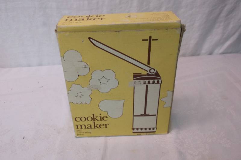 lot 75 image: Cookie Maker