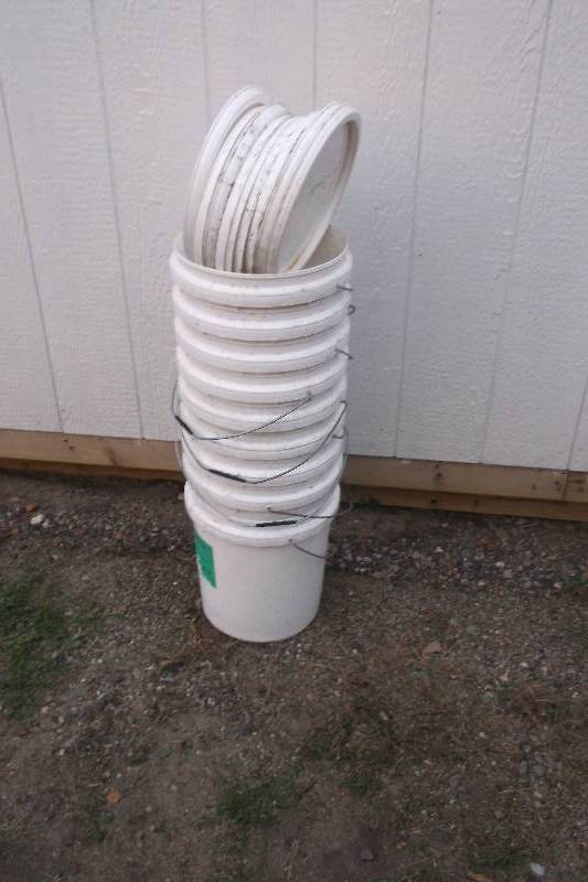 lot 100 image: Pails