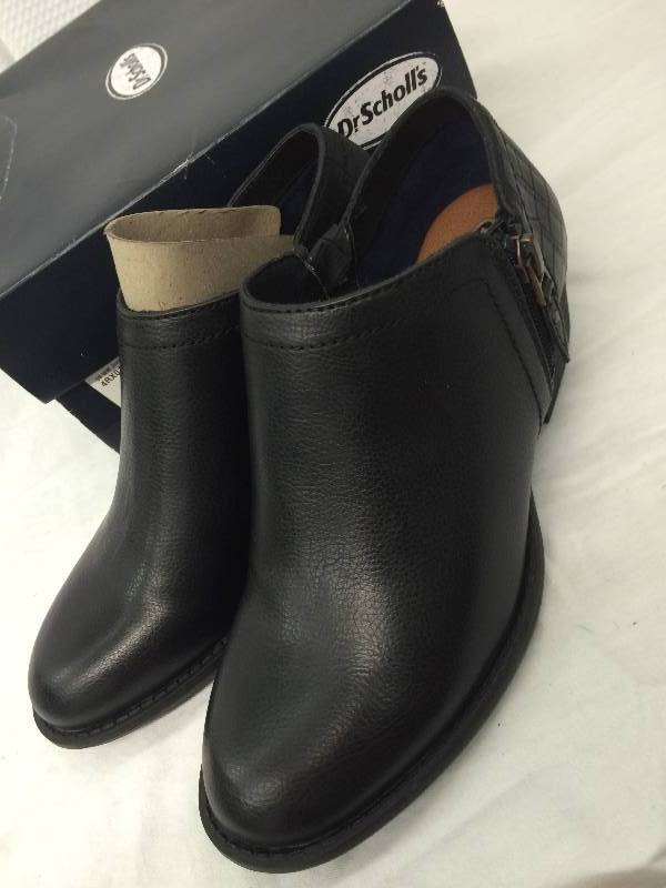 Dr. Scholls Womens Jovial Side-Zip Shootie  6