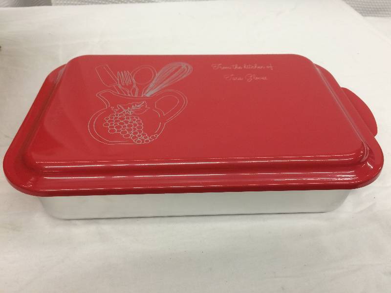 metal cake pan with detailed cover