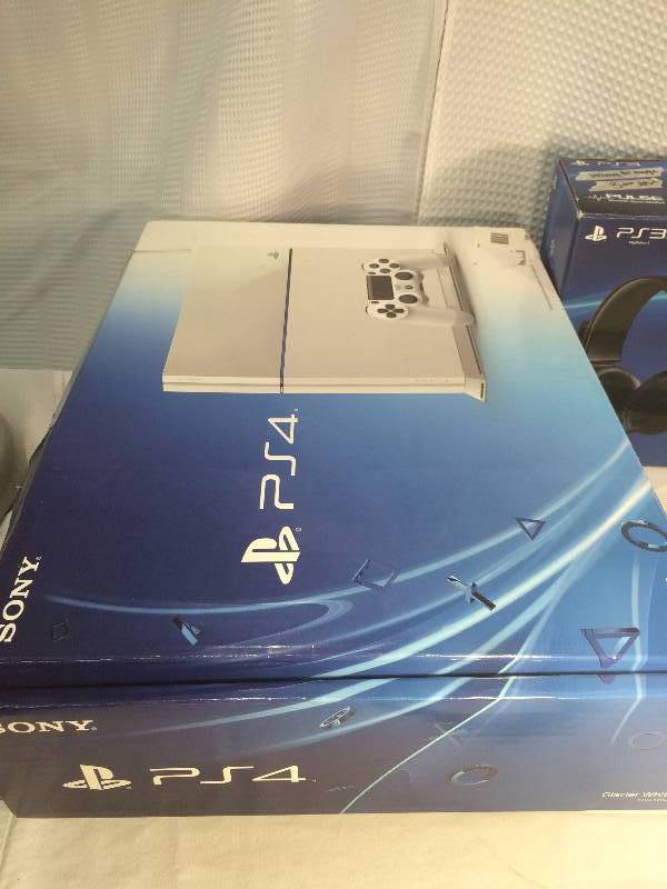 destiny edition white Ps4 console only, gaming headset, assassins creed black flag  and Driveclub