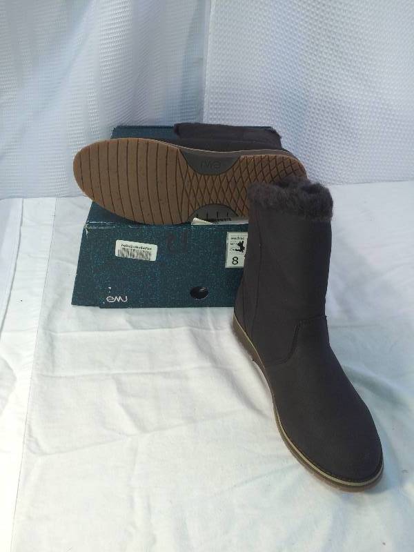 (#21) Emu Australia Womens Beach Lo Boot retails 150