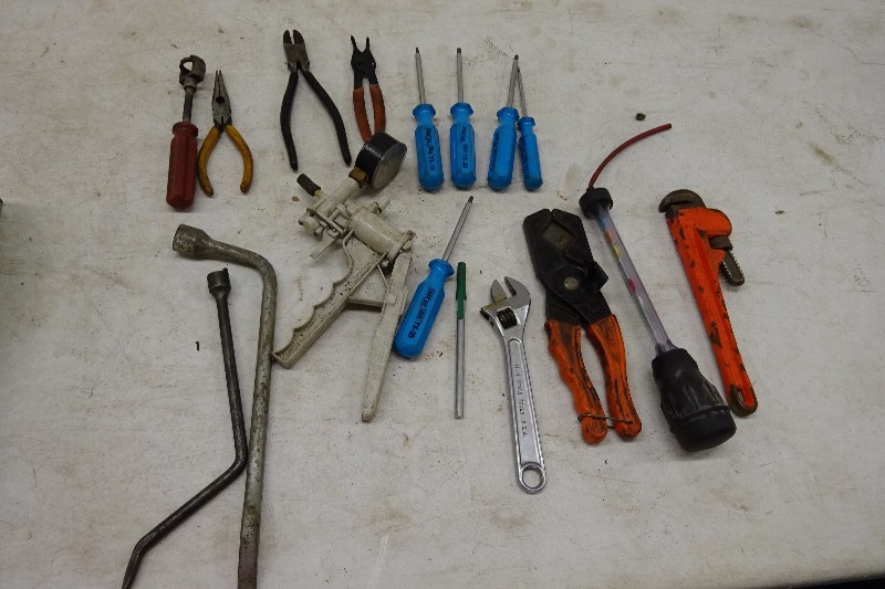 Brake tool, tx 10, 15, 27, 30, 25 tool, crescent wrench, tire iron, pipe wrench