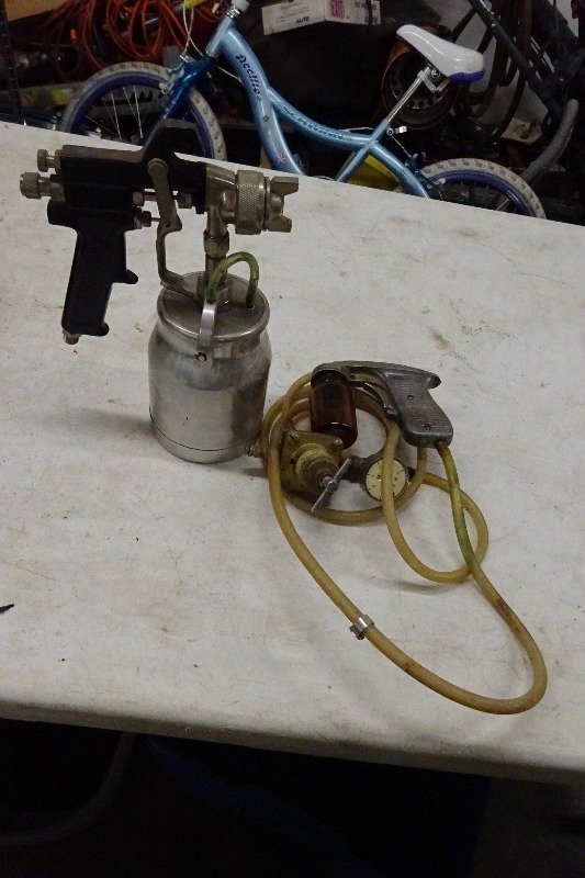 Spray gun, spray bottle