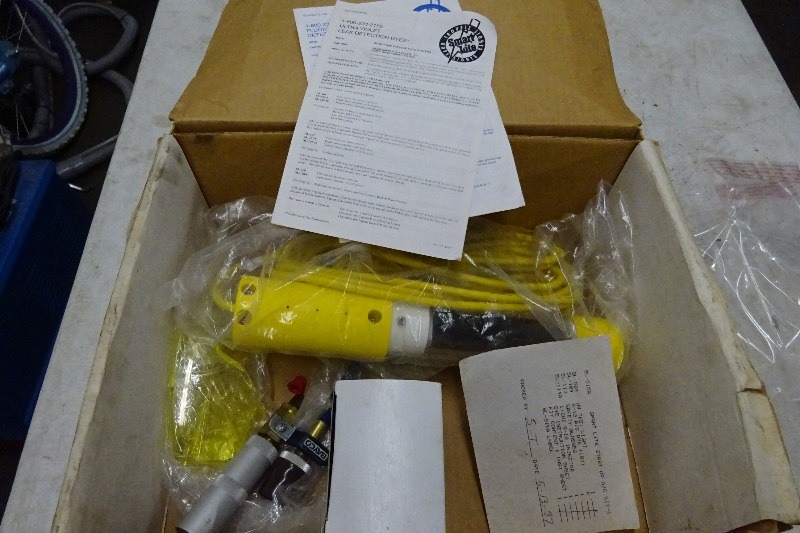 Ultra violet leak detector
