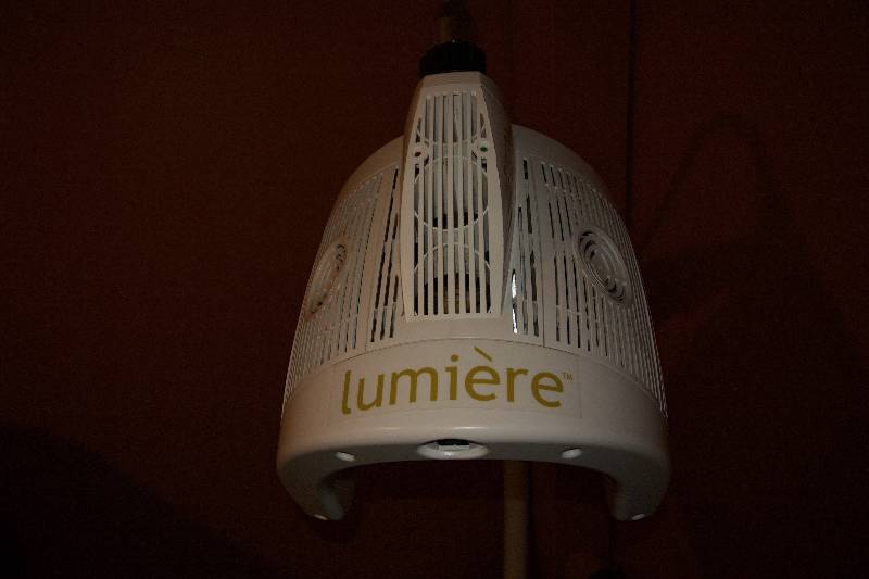 lot 9 image: Lumiere Light Therapy Facial Rejuvination