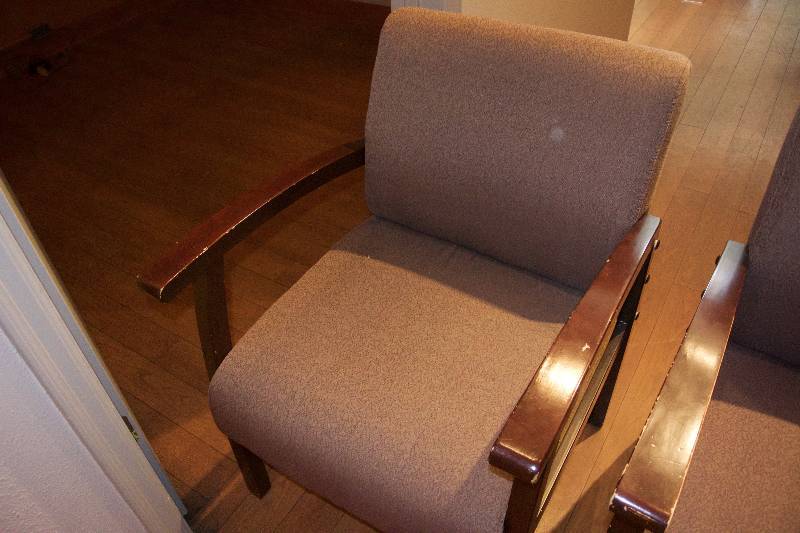 lot 15 image: Waiting Room Chairs (2)
