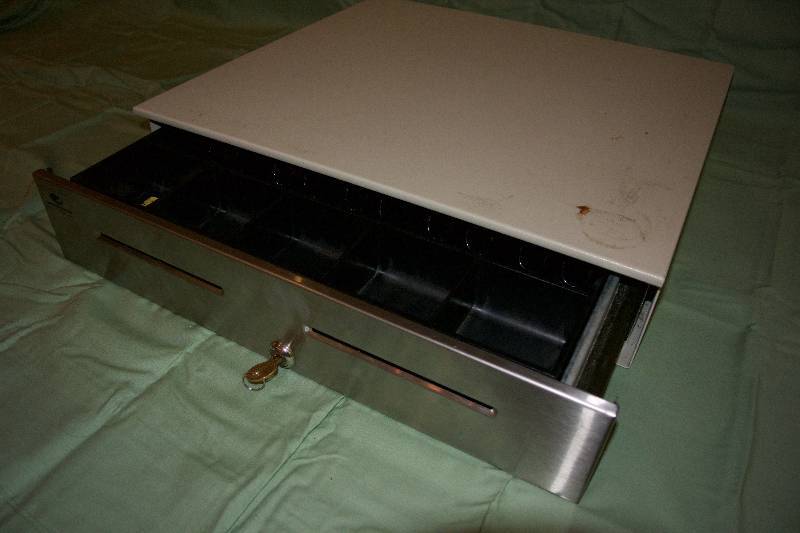 lot 17 image: Cash Drawer with Lock and Key