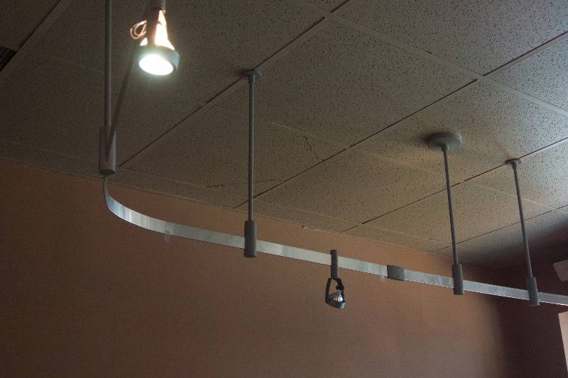 lot 27 image: Large and Medium Curved Track Lighting